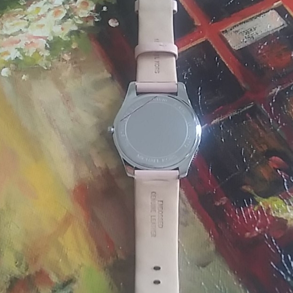 Michael Kors Embossed Leather Women's Watch - Picture 4 of 7